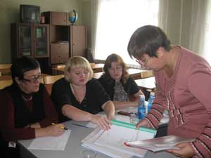 Директор окружной площадки города Камень-на-Оби Татьяна Васильевна Бабич с членами жюри детской конференции
