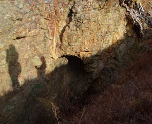 Рис. 8. Шахтный ствол и верхний вход в штольню Старовоскресенского рудника