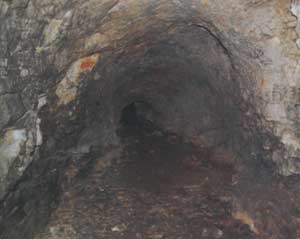 Лаз пещеры Каторжная. Фото: П. Голякова